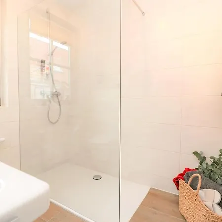 Oewern Diek App 11 * فاستروم