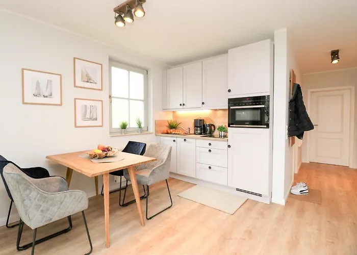 Oewern Diek App 11 Wustrow (Fischland)